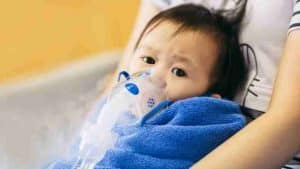 criança com asma