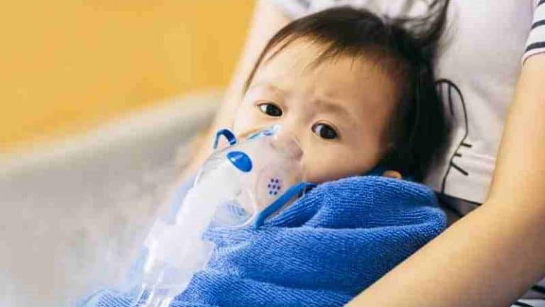 crianca com asma